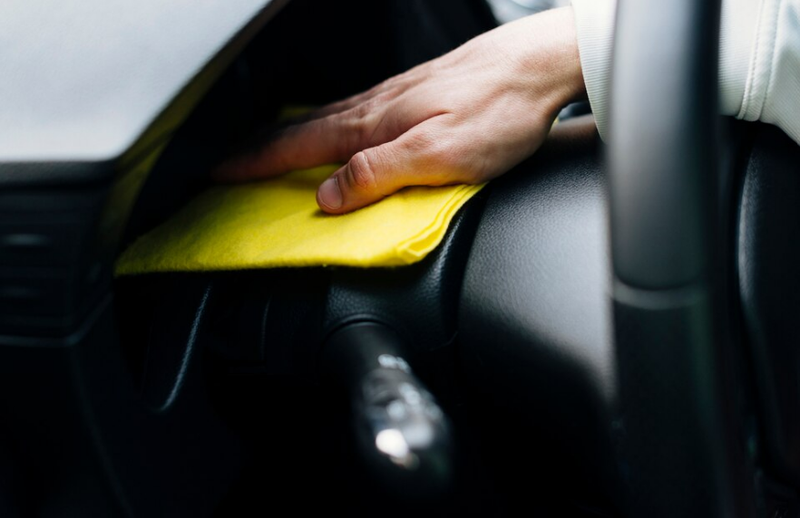 4 melhores dicas para remover chiclete do banco do carro sem estragar